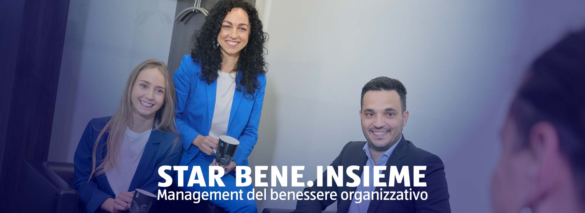 Collaboratori ALDI mentre si godono una pausa parlando tra loro