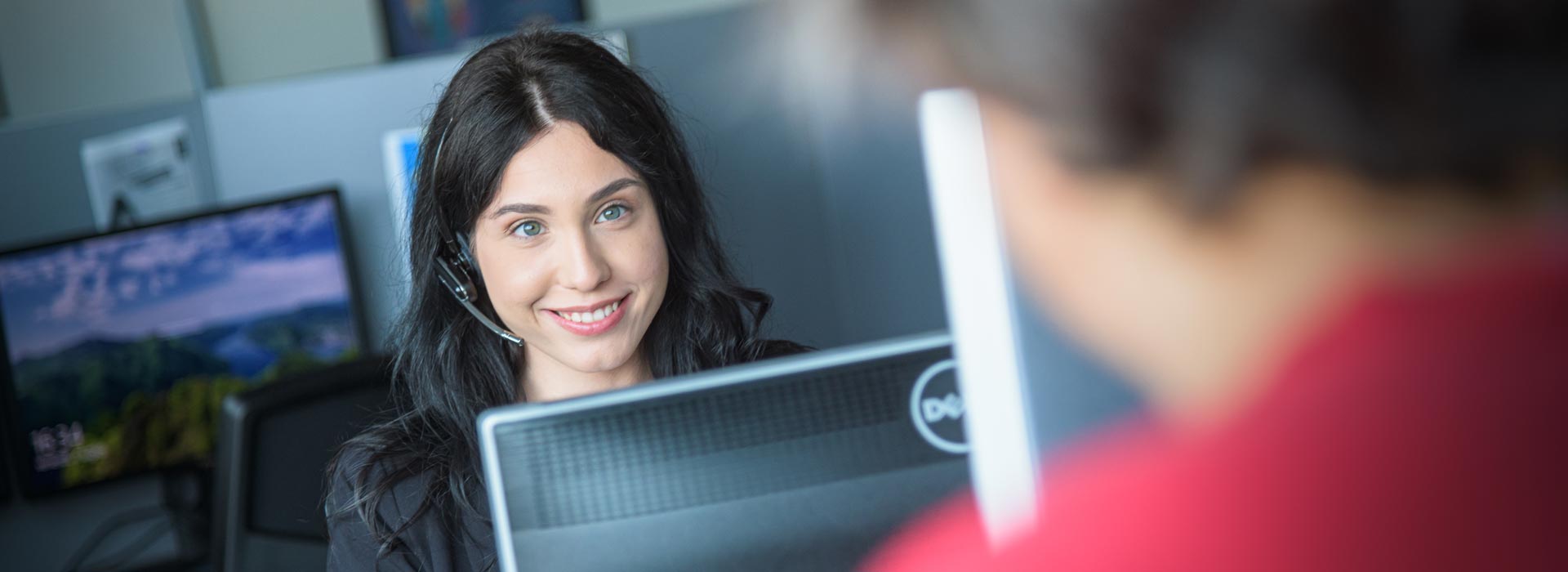 Il Servizio Clienti si occupa della risoluzione di reclami e richieste da parte dei clienti, dei punti vendita e dei collaboratori