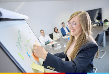 Collaboratrice ALDI dà consigli per mandare la candidatura