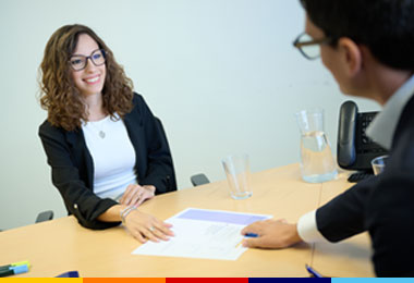 Collaboratrice ALDI durante il colloquio in ufficio