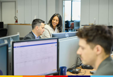 Collaboratori ALDI negli uffici centrali del reparto amministrazione