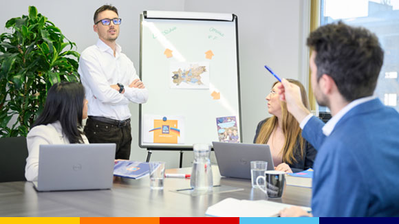 Colleghi durante un corso di formazione in ALDI per affrontare i cambiamenti