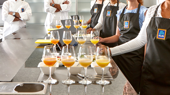 Preparazione piatti ed assaggi per il reparto acquisti